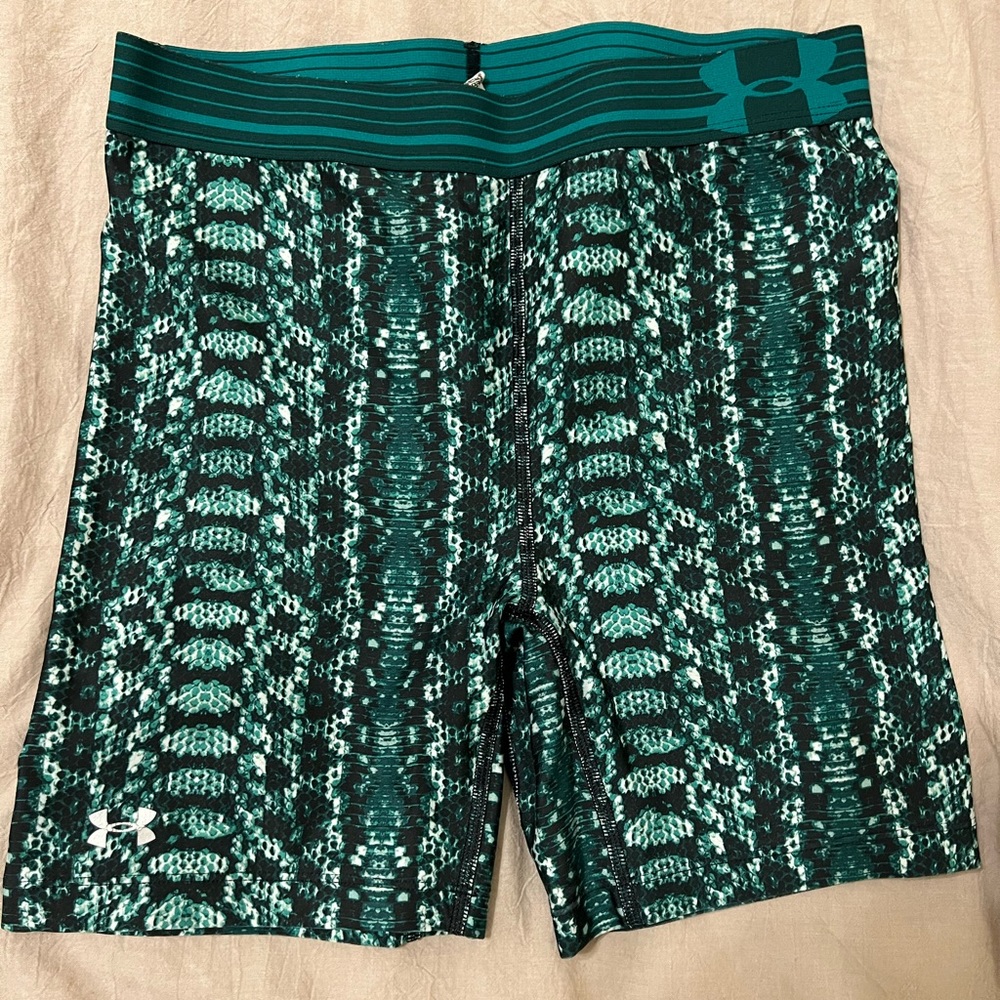 Under armour snake print green 5in shorts
